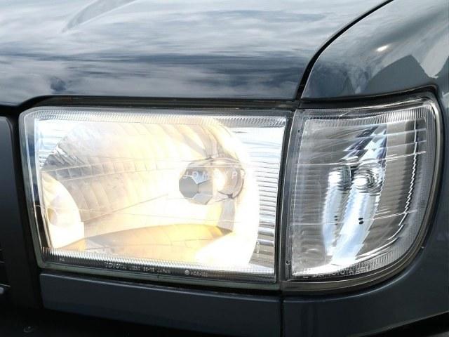 Toyota Hilux Surf 2000 thumbnail 6