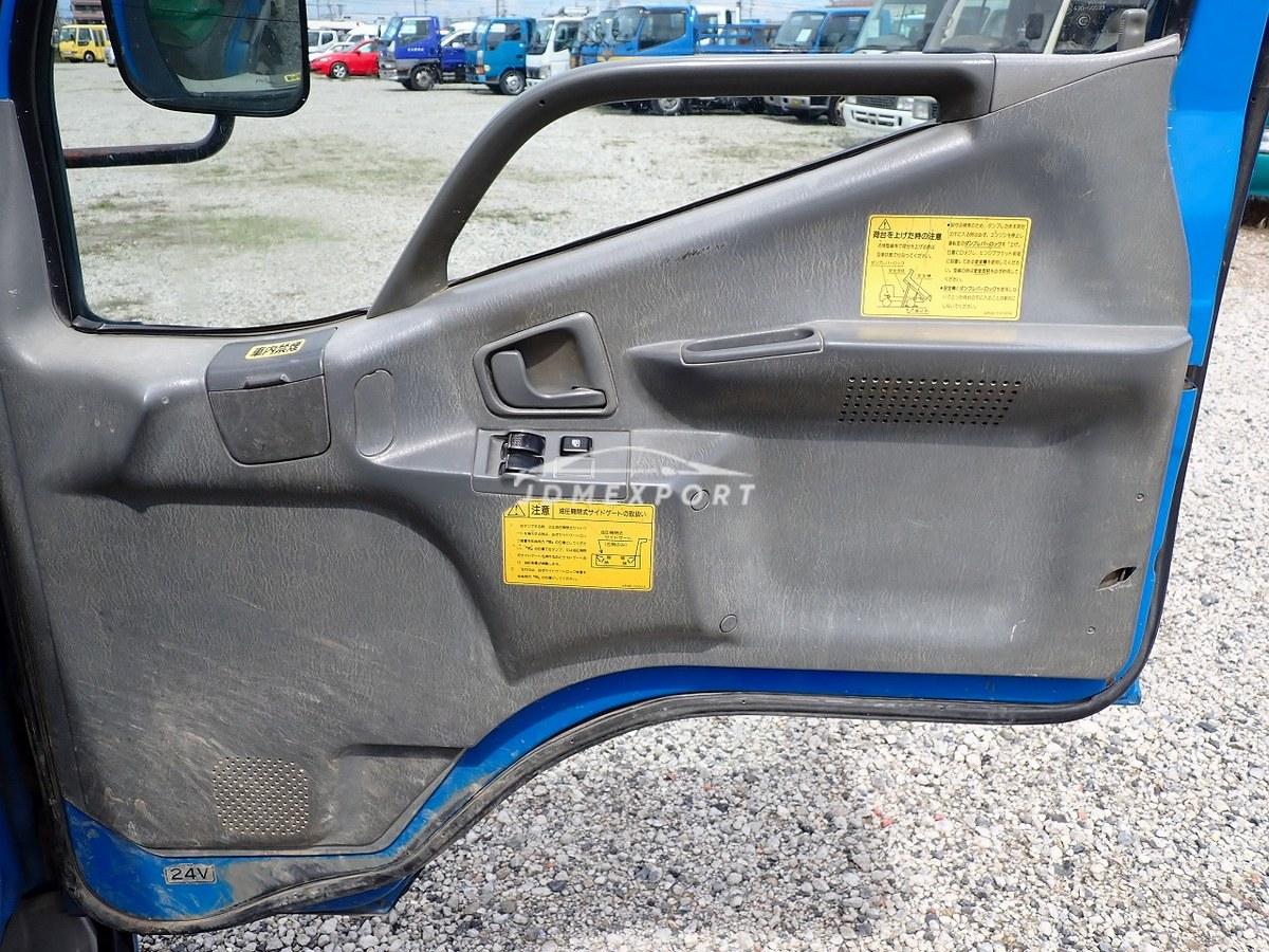 Mitsubishi Fuso Canter 2000 thumbnail 35