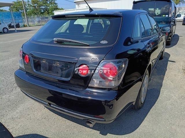 Toyota Altezza Gita 2001 thumbnail 2