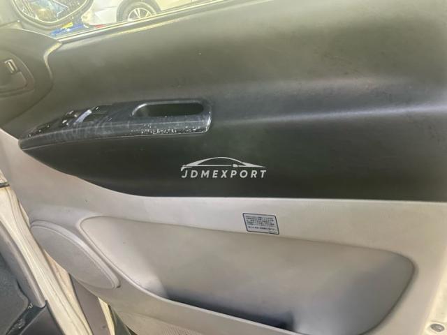 Mitsubishi Delica Spacegear 2001 thumbnail 4