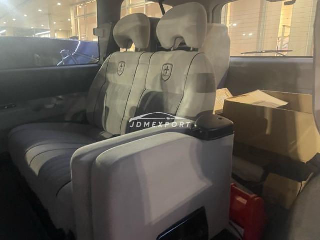 Mitsubishi Delica Spacegear 2001 thumbnail 8