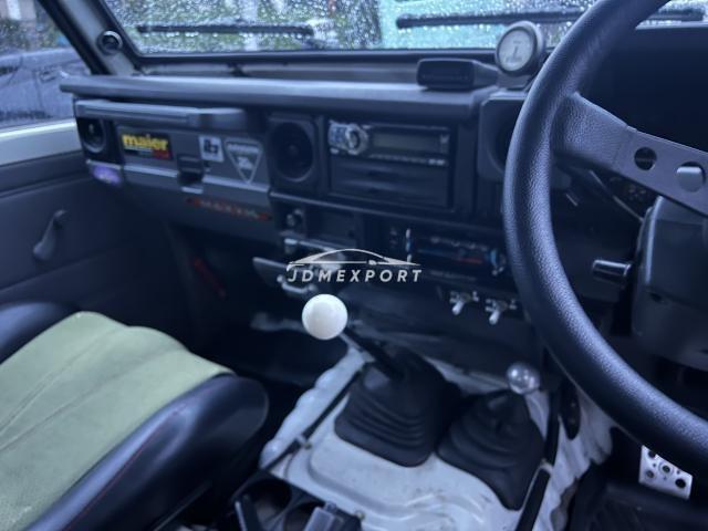 Toyota Land Cruiser 70 1997 thumbnail 12