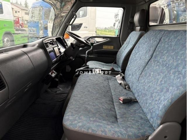 Mitsubishi Fuso Canter 2000 thumbnail 23