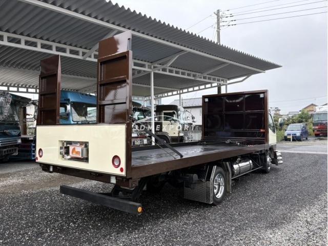 Mitsubishi Fuso Canter 2000 thumbnail 7