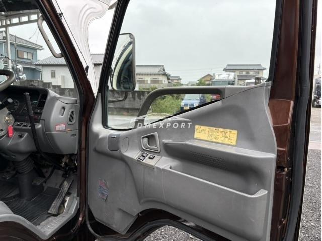 Mitsubishi Fuso Canter 2000 thumbnail 17