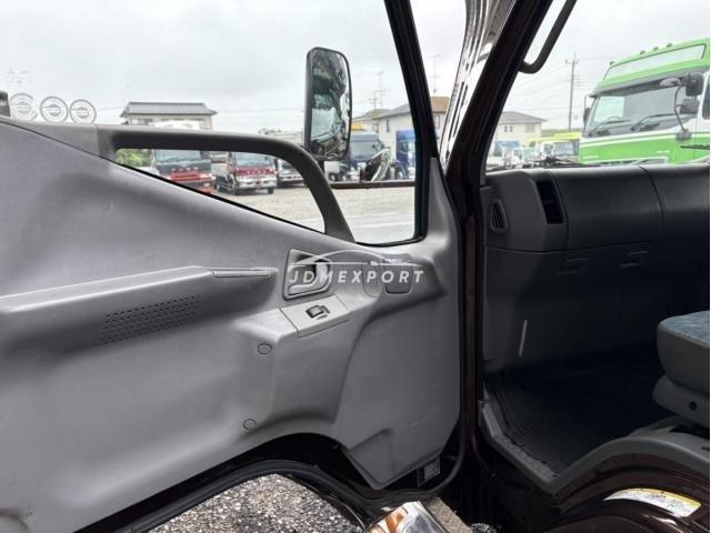 Mitsubishi Fuso Canter 2000 thumbnail 22