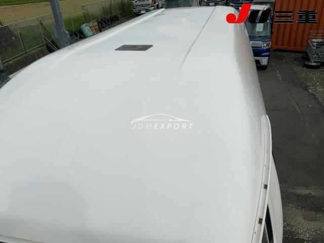 Nissan Elgrand 2000 thumbnail 13