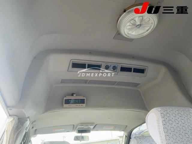 Nissan Elgrand 2000 thumbnail 19