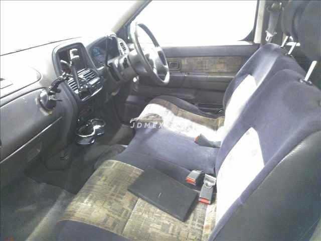 Nissan Datsun Pickup 2000 thumbnail 4