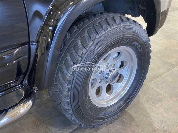 Toyota Hilux Surf 2001 thumbnail 16