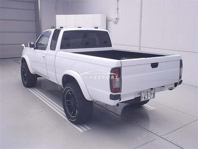 Nissan Datsun Pickup 2000 thumbnail 2
