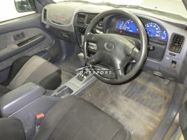 Toyota Hilux 2002 thumbnail 4