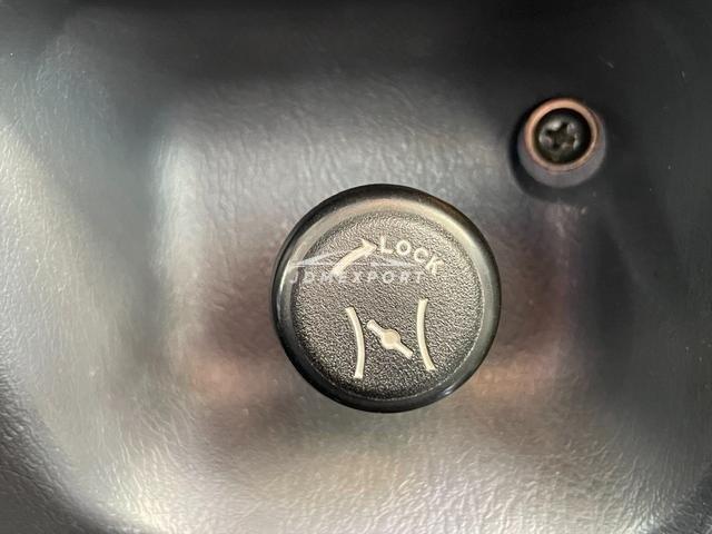 Toyota Land Cruiser 1997 thumbnail 37