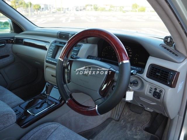 Toyota Crown Majesta 2001 thumbnail 3