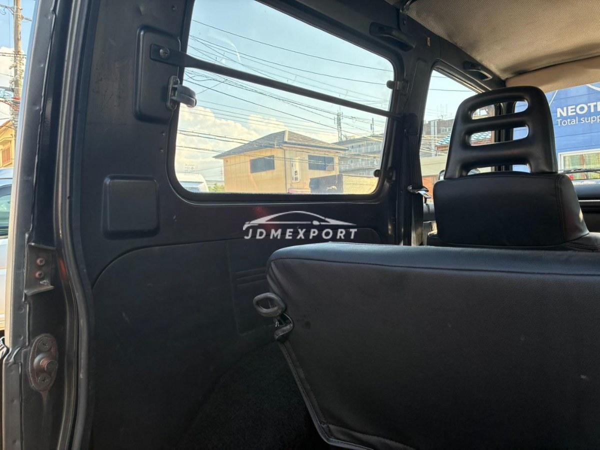 Suzuki Jimny 1992 thumbnail 33