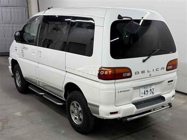 Mitsubishi Delica Spacegear 2002 thumbnail 2