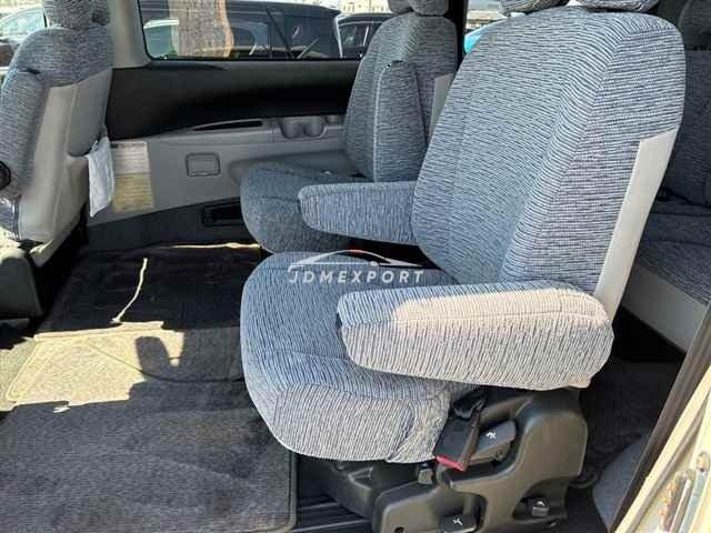 Mitsubishi Delica Spacegear 2002 thumbnail 9