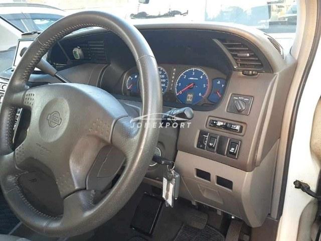 Nissan Elgrand 2002 thumbnail 10