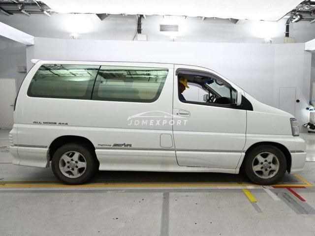 Nissan Elgrand 2002 thumbnail 4