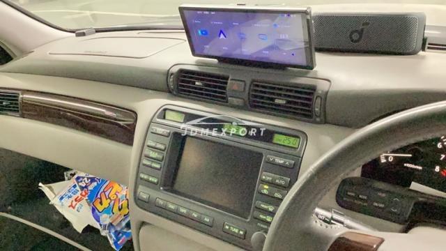 Toyota Crown Majesta 2001 thumbnail 4
