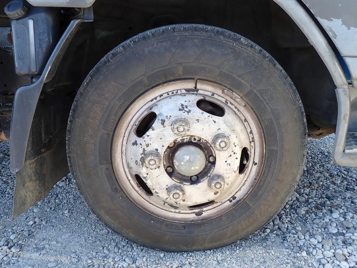 Mitsubishi Fuso Canter 2001 thumbnail 11