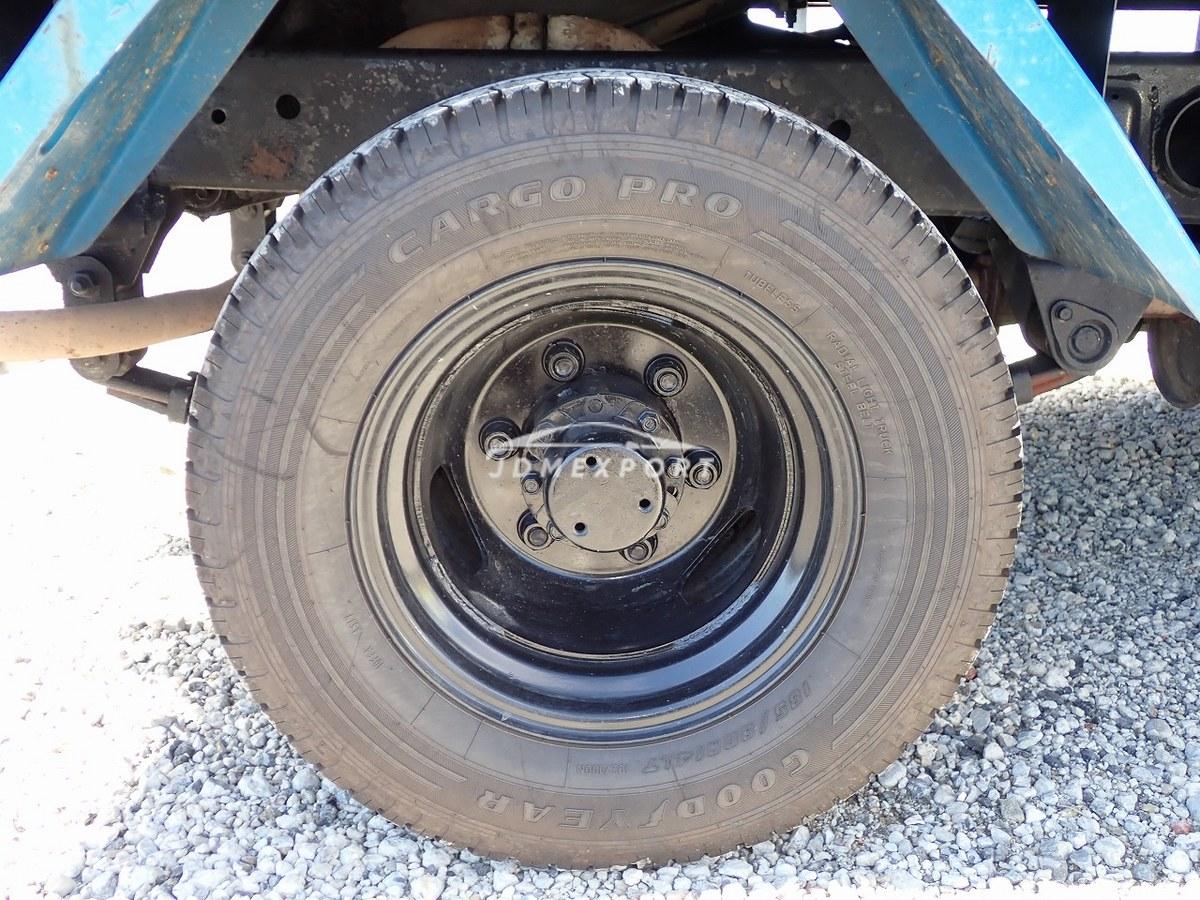Mitsubishi Fuso Canter 2000 thumbnail 13