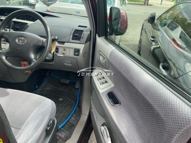 Toyota Voxy 2002 thumbnail 9