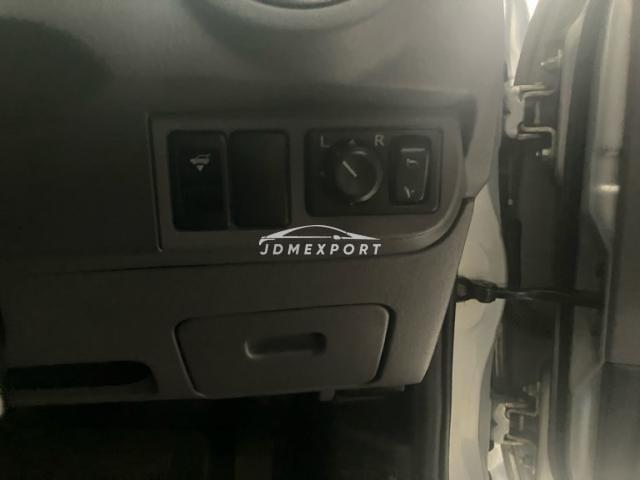 Nissan Avenir 2001 thumbnail 16