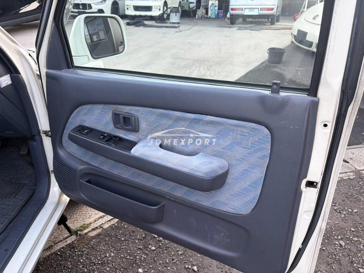 Toyota Hilux Sports Pick Up 2000 thumbnail 31