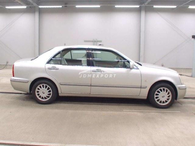 Toyota Progres 2000 thumbnail 4