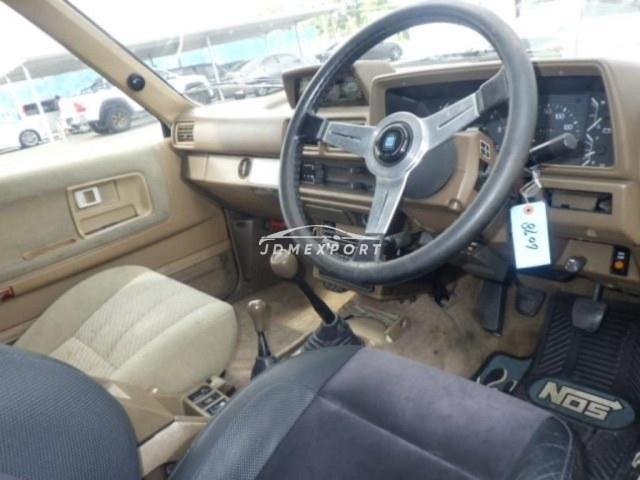 Toyota Hilux 1987 thumbnail 2