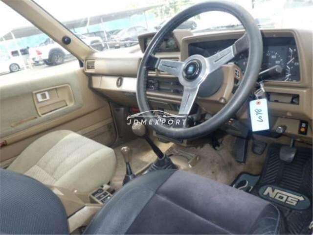 Toyota Hilux 1987 thumbnail 8