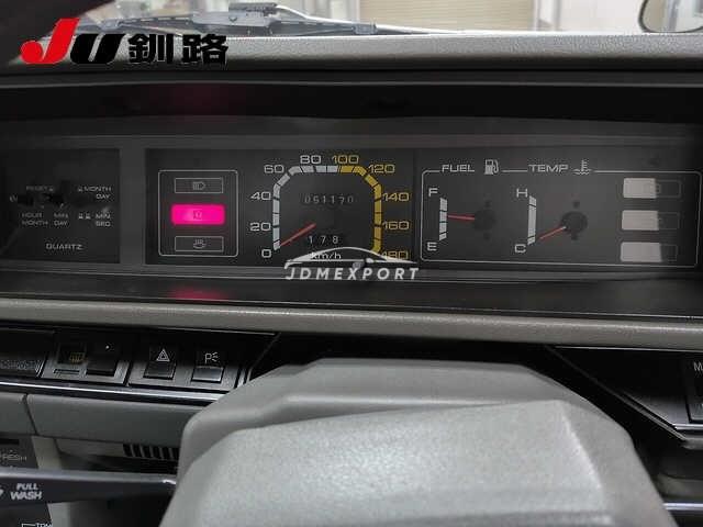 Nissan Bluebird 1982 thumbnail 10