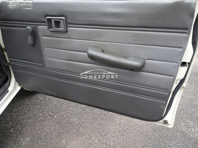 Toyota Hilux 1988 thumbnail 6