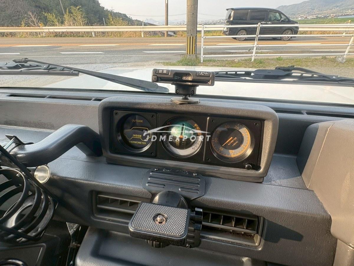 Mitsubishi Pajero 1987 thumbnail 13