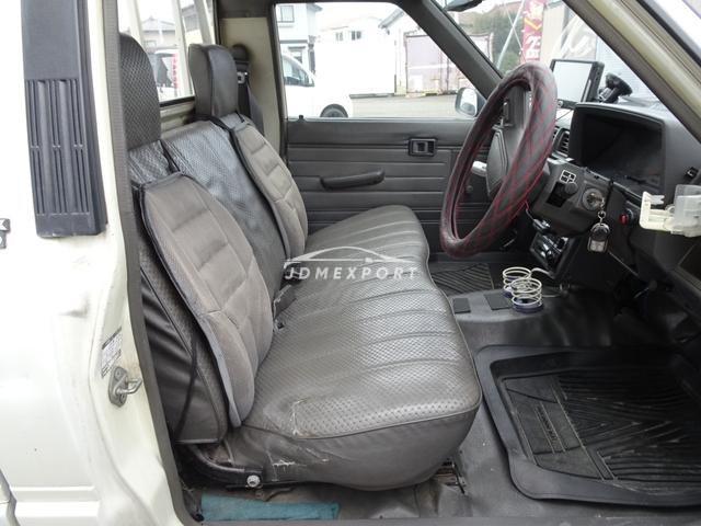 Toyota Hilux 1988 thumbnail 4