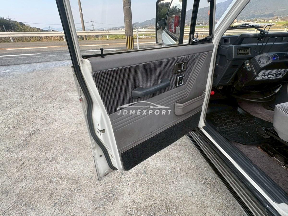 Mitsubishi Pajero 1987 thumbnail 25