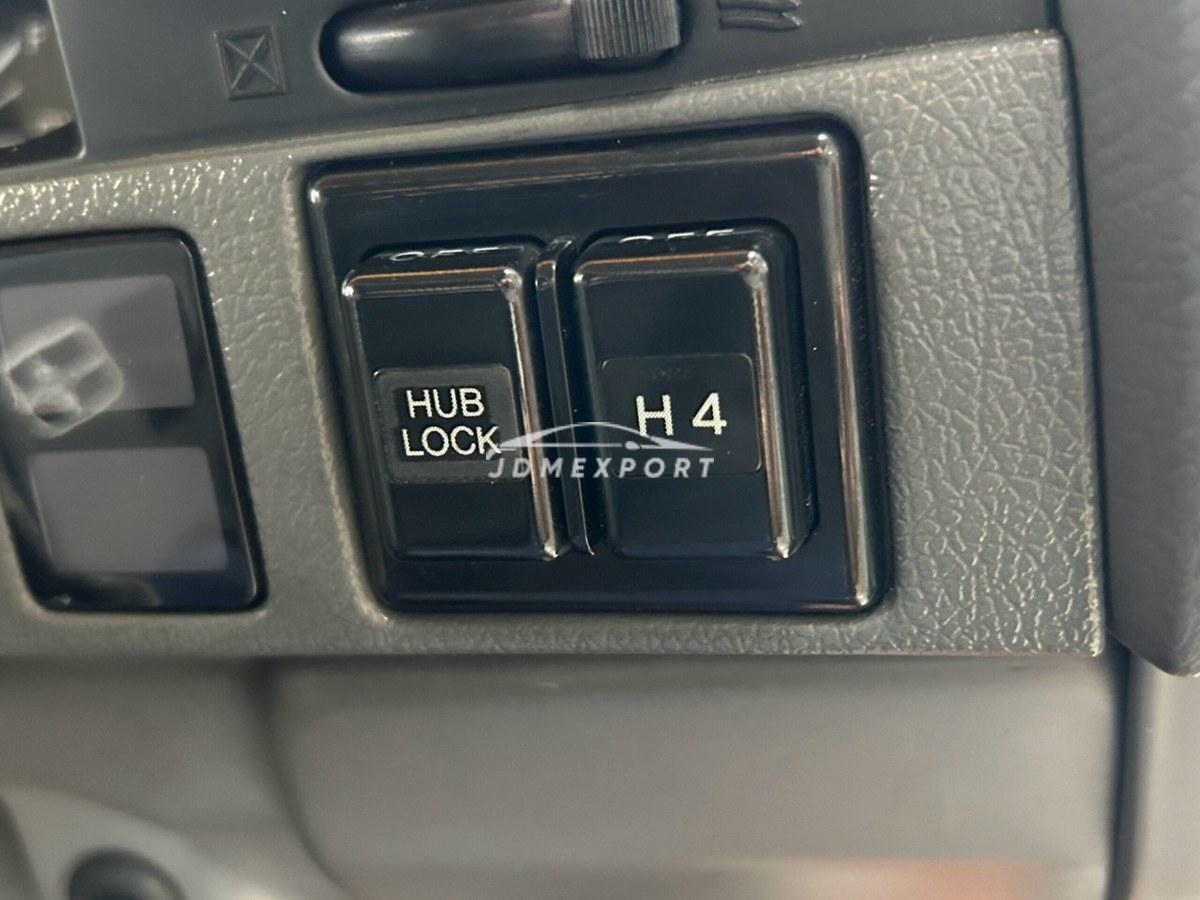 Toyota Land Cruiser Prado 1996 thumbnail 38