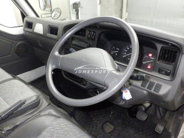 Nissan Caravan Van 1999 thumbnail 4