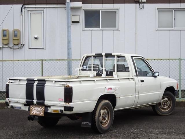 Toyota Hilux 1988 thumbnail 2