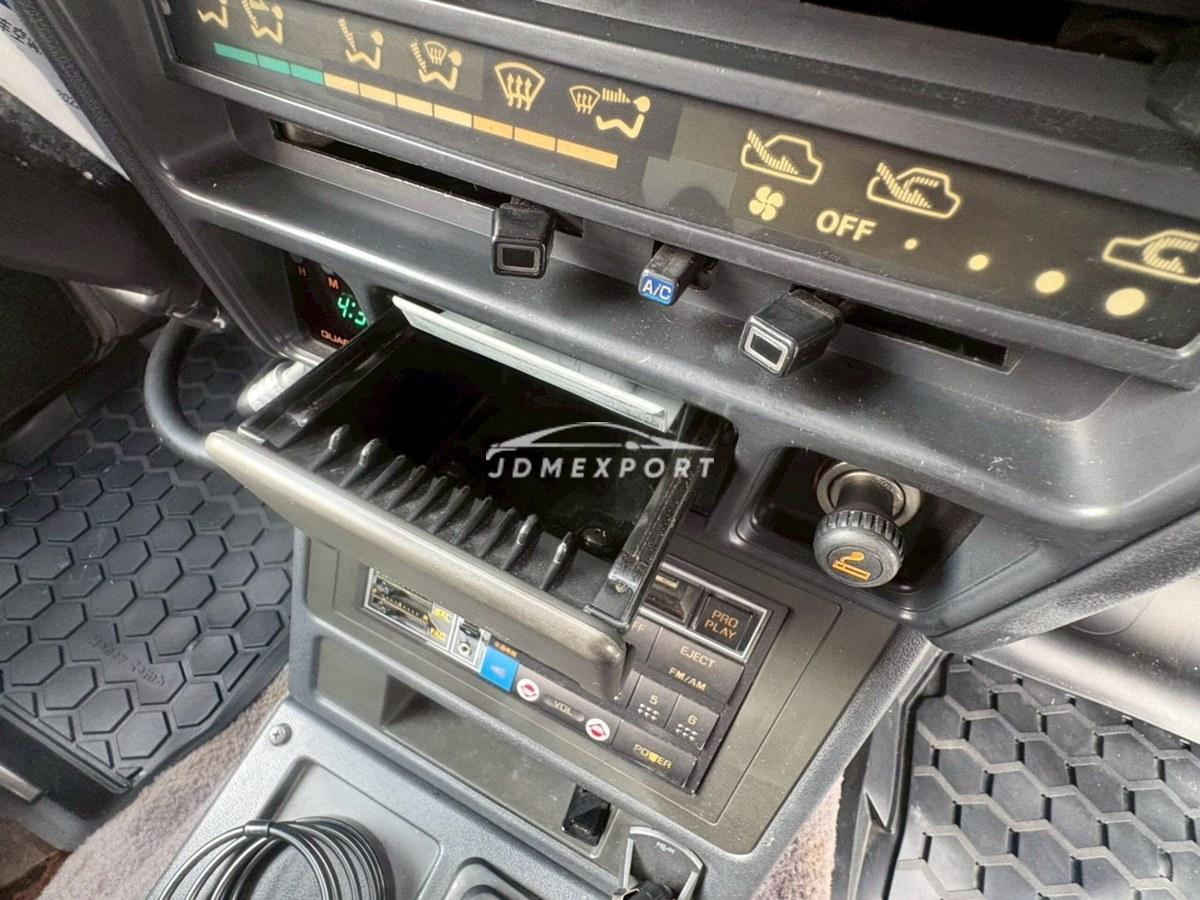 Mitsubishi Pajero 1987 thumbnail 15