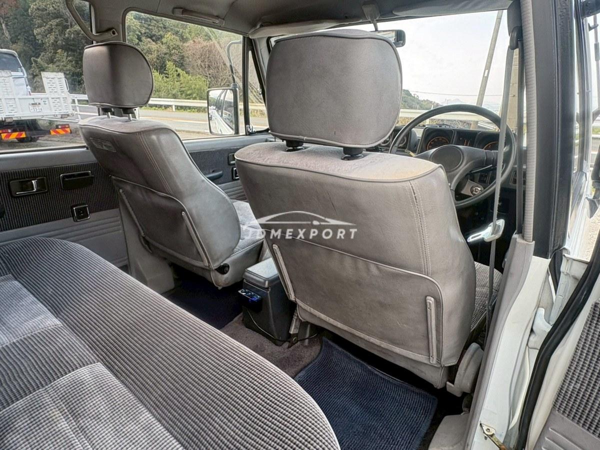 Mitsubishi Pajero 1987 thumbnail 26
