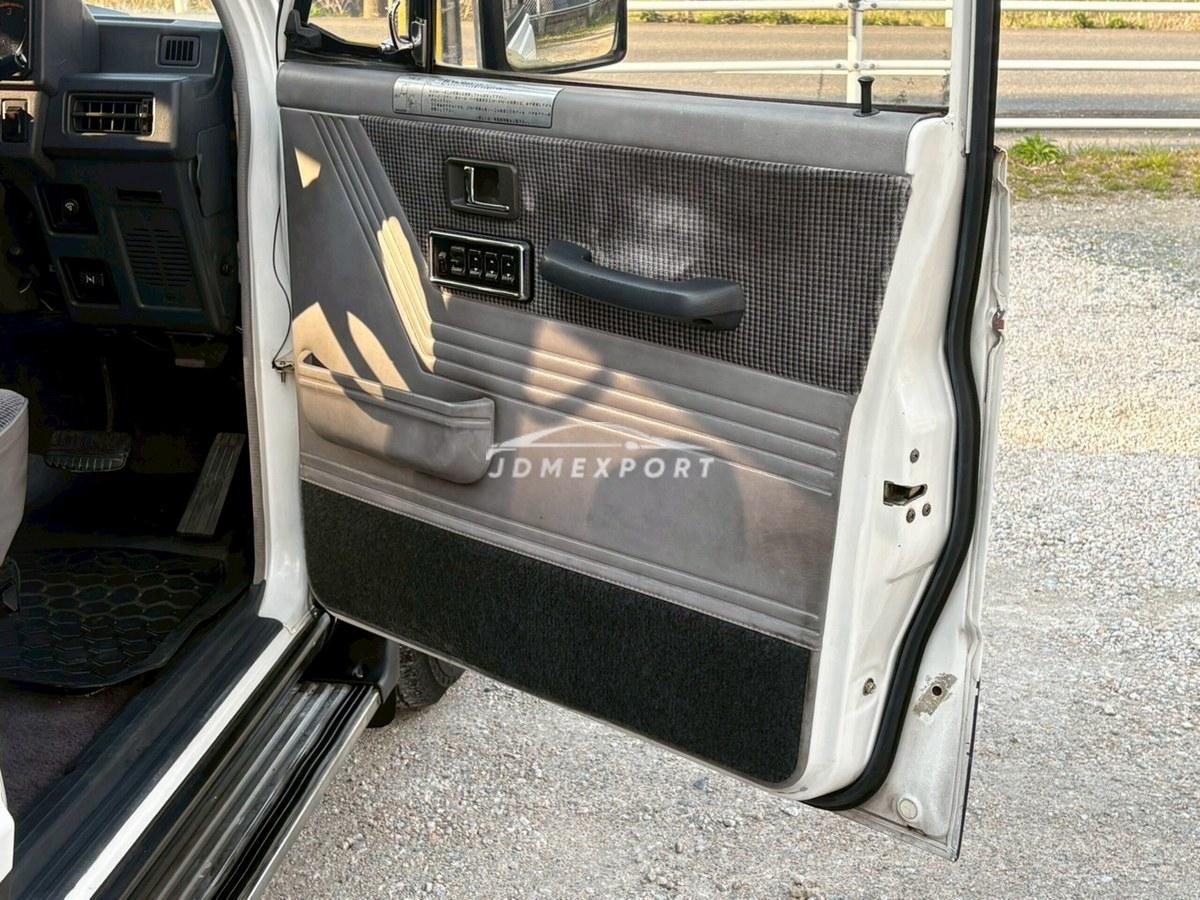 Mitsubishi Pajero 1987 thumbnail 22