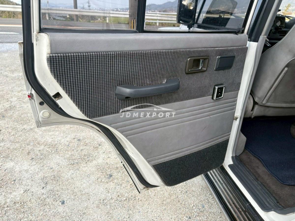 Mitsubishi Pajero 1987 thumbnail 34