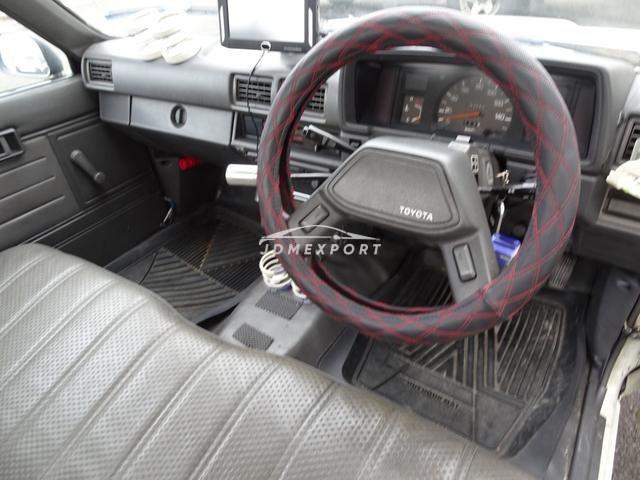 Toyota Hilux 1988 thumbnail 3