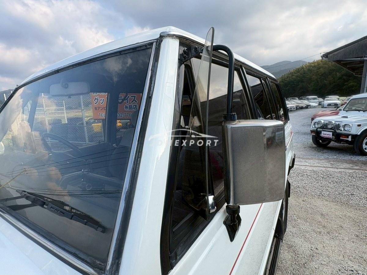 Mitsubishi Pajero 1987 thumbnail 56