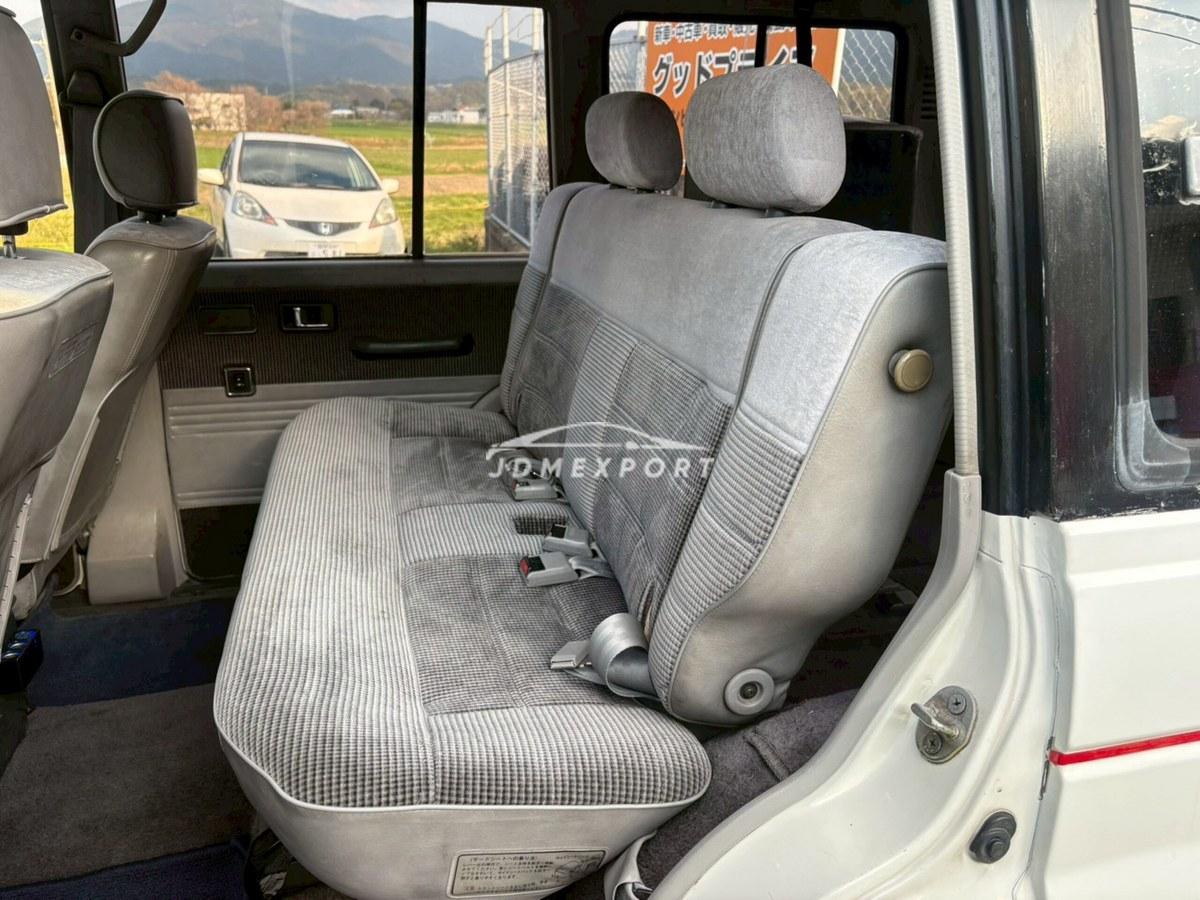 Mitsubishi Pajero 1987 thumbnail 32