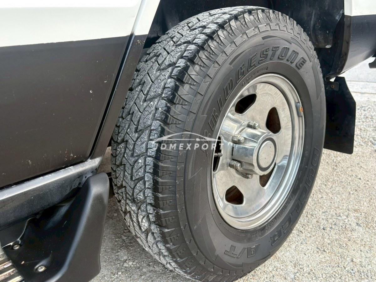 Mitsubishi Pajero 1987 thumbnail 54