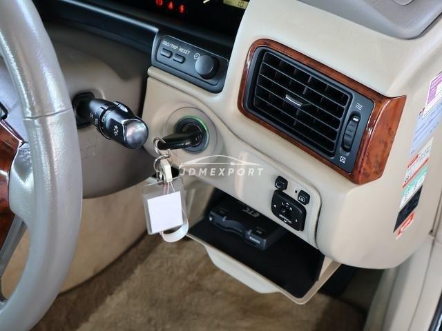 Toyota Crown Majesta 2001 thumbnail 10