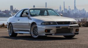 京商 NISSAN SKYLINE GT-R(BCNR33)LM Limited The Story of The Rarest Nissan Skyline GT-R: R33 LM - JDM Export
